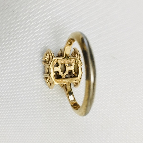 PRETTY Avon Faux Opal Ring - Picture 4 of 10